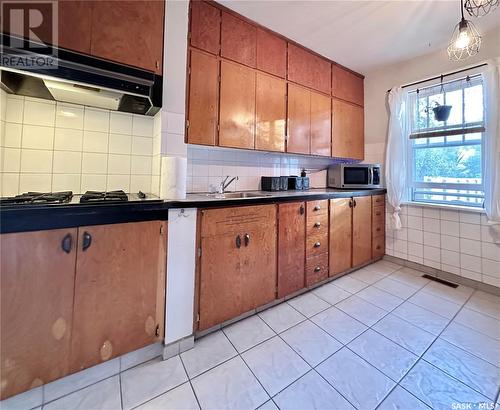 1222 Robinson Street, Regina, SK - Indoor Photo Showing Kitchen