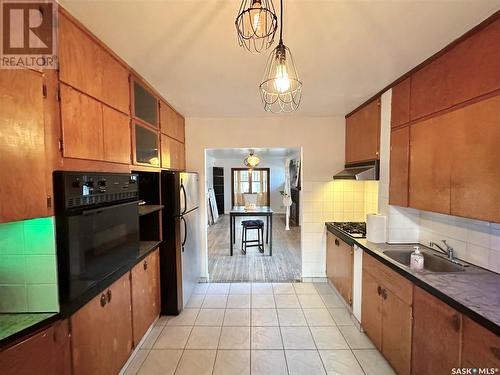 1222 Robinson Street, Regina, SK - Indoor Photo Showing Kitchen