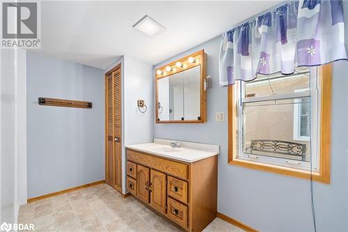 32 Crown St Street, Quinte West, ON - Indoor Photo Showing Bathroom