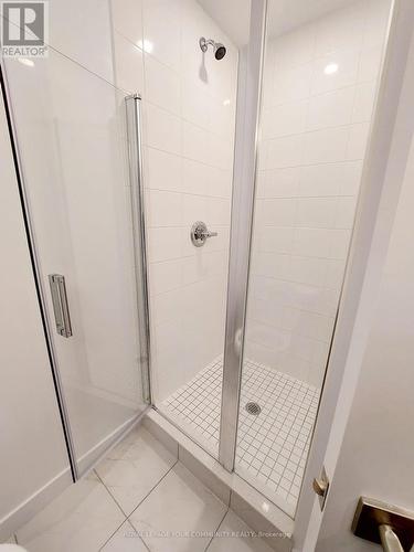 102 - 2433 Dufferin Street S, Toronto, ON - Indoor Photo Showing Bathroom