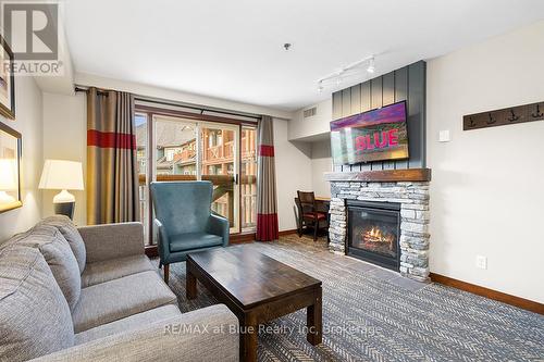 326 - 152 Jozo Weider Boulevard S, Blue Mountains (Blue Mountain Resort Area), ON - Indoor Photo Showing Living Room With Fireplace