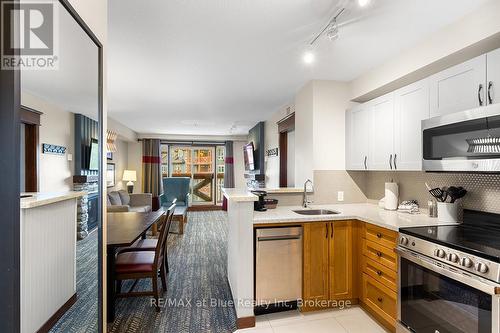 326 - 152 Jozo Weider Boulevard S, Blue Mountains (Blue Mountain Resort Area), ON - Indoor Photo Showing Kitchen