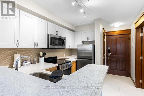 326 - 152 Jozo Weider Boulevard S, Blue Mountains (Blue Mountain Resort Area), ON - Indoor Photo Showing Kitchen With Double Sink