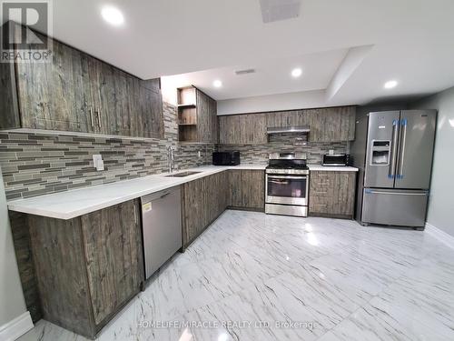 6 Taurus Road, Brampton, ON - Indoor Photo Showing Kitchen With Upgraded Kitchen