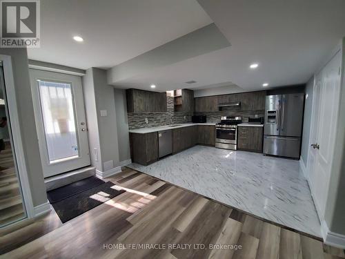 6 Taurus Road, Brampton, ON - Indoor Photo Showing Kitchen