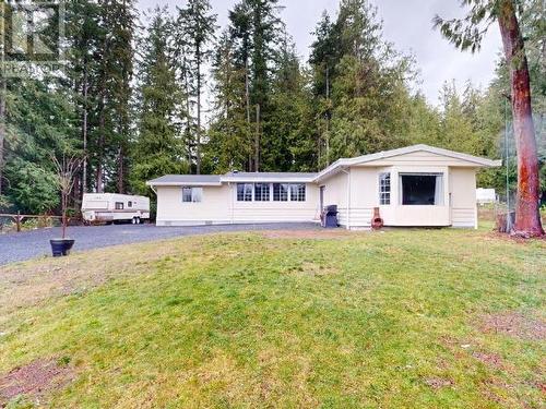 5557 Park Ave, Powell River, BC - Outdoor