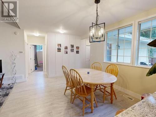 5557 Park Ave, Powell River, BC - Indoor Photo Showing Dining Room