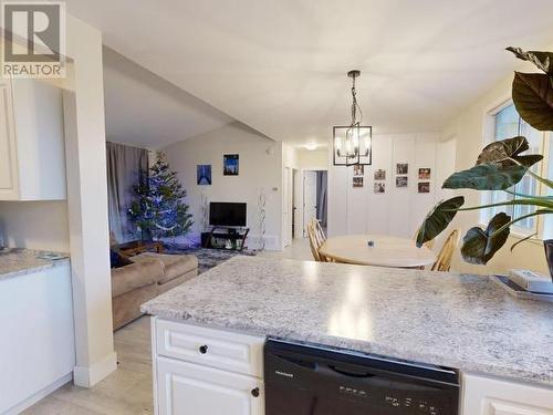 5557 Park Ave, Powell River, BC - Indoor Photo Showing Kitchen