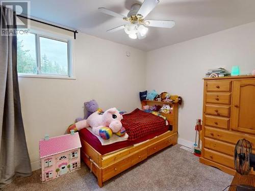 5557 Park Ave, Powell River, BC - Indoor Photo Showing Bedroom