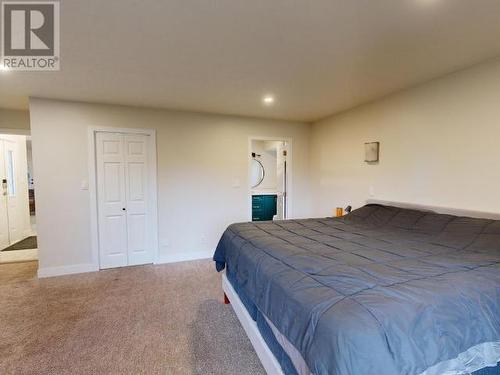 5557 Park Ave, Powell River, BC - Indoor Photo Showing Bedroom