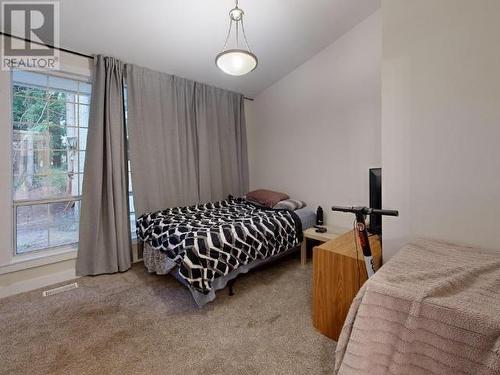 5557 Park Ave, Powell River, BC - Indoor Photo Showing Bedroom