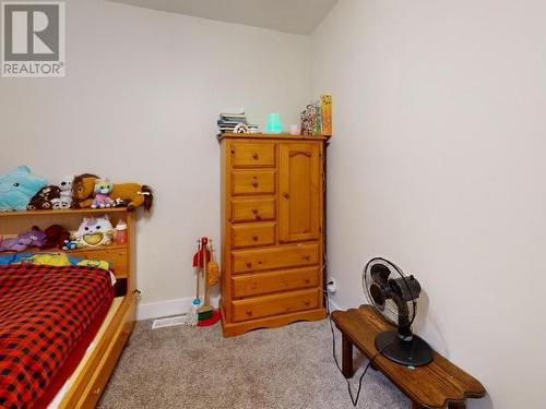 5557 Park Ave, Powell River, BC - Indoor Photo Showing Bedroom