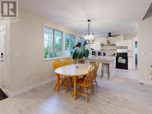 5557 Park Ave, Powell River, BC - Indoor Photo Showing Dining Room