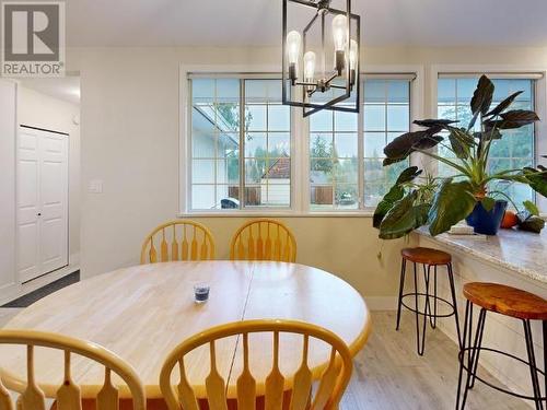 5557 Park Ave, Powell River, BC - Indoor Photo Showing Dining Room