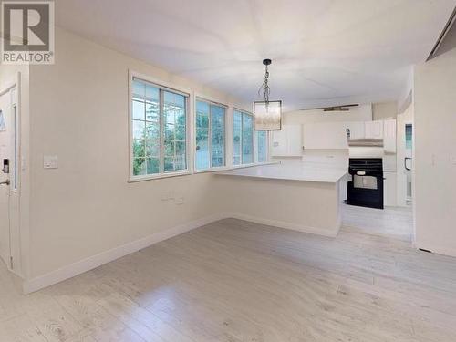 5557 Park Ave, Powell River, BC - Indoor Photo Showing Kitchen