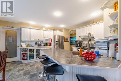 1002 Peachcliff Drive, Okanagan Falls, BC - Indoor Photo Showing Kitchen