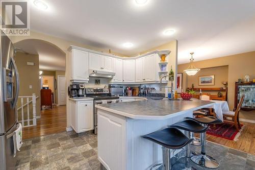 1002 Peachcliff Drive, Okanagan Falls, BC - Indoor Photo Showing Kitchen