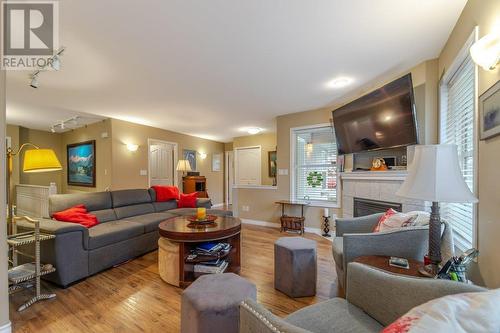 1002 Peachcliff Drive, Okanagan Falls, BC - Indoor Photo Showing Living Room With Fireplace