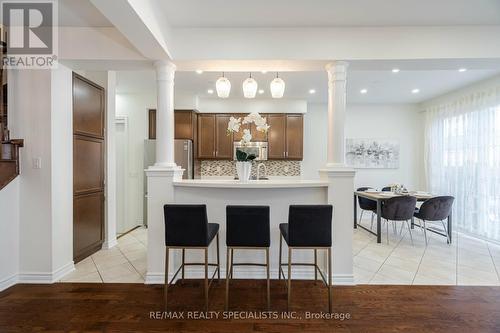 369 Snoek Point, Milton, ON - Indoor Photo Showing Kitchen