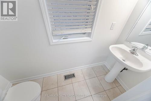 369 Snoek Point, Milton, ON - Indoor Photo Showing Bathroom