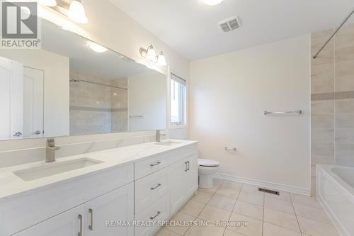 369 Snoek Point, Milton, ON - Indoor Photo Showing Bathroom