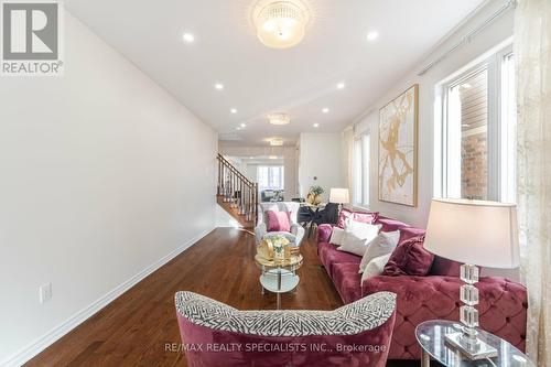 369 Snoek Point, Milton, ON - Indoor Photo Showing Living Room