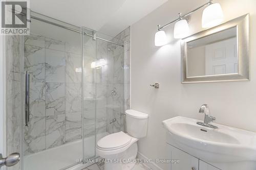 369 Snoek Point, Milton, ON - Indoor Photo Showing Bathroom