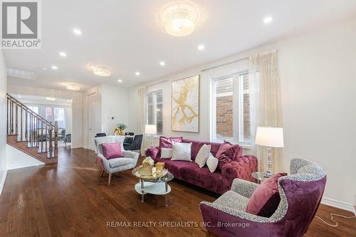 369 Snoek Point, Milton, ON - Indoor Photo Showing Living Room