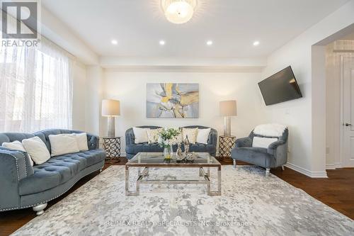 369 Snoek Point, Milton, ON - Indoor Photo Showing Living Room