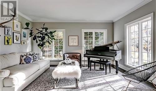 1171 Westdale Road, Oakville, ON - Indoor Photo Showing Living Room