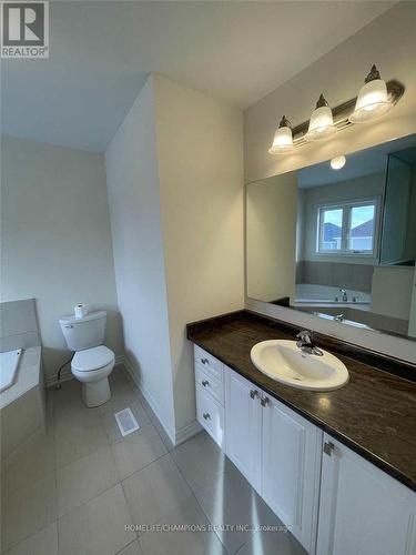 415 Sadler Way, Peterborough, ON - Indoor Photo Showing Bathroom