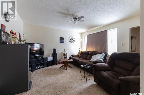 111 Government Road, Dundurn, SK - Indoor Photo Showing Living Room