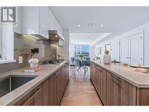 9Xx 3331 No 3 Road, Richmond, BC - Indoor Photo Showing Kitchen With Upgraded Kitchen