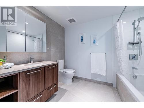 9Xx 3331 No 3 Road, Richmond, BC - Indoor Photo Showing Bathroom