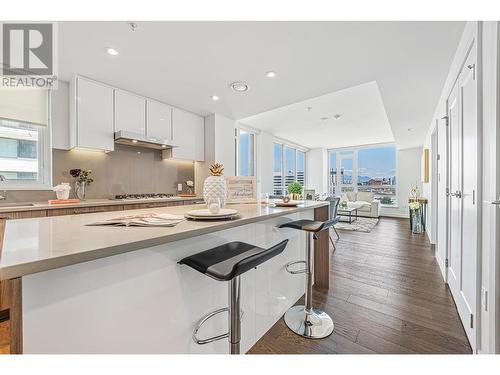 9Xx 3331 No 3 Road, Richmond, BC - Indoor Photo Showing Kitchen With Upgraded Kitchen