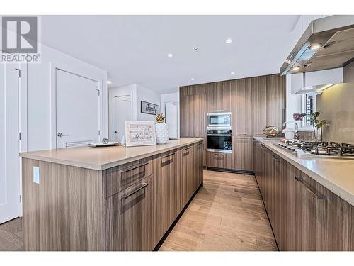 9Xx 3331 No 3 Road, Richmond, BC - Indoor Photo Showing Kitchen With Upgraded Kitchen