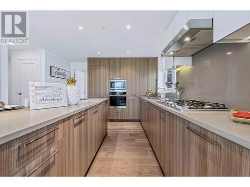 9Xx 3331 No 3 Road, Richmond, BC - Indoor Photo Showing Kitchen With Upgraded Kitchen