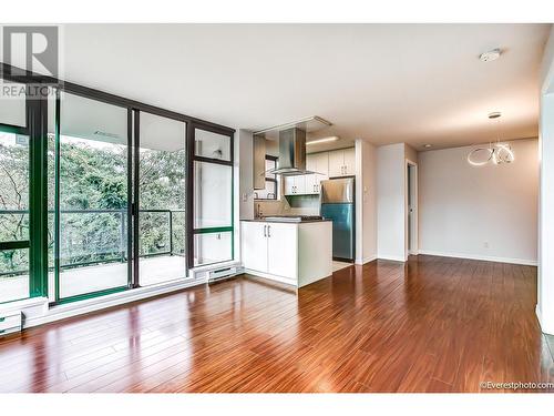 5Xx 5933 Cooney Road, Richmond, BC - Indoor Photo Showing Kitchen