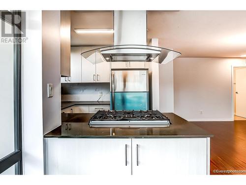 5Xx 5933 Cooney Road, Richmond, BC - Indoor Photo Showing Kitchen