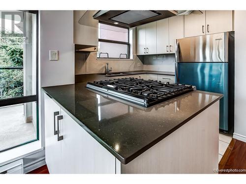 5Xx 5933 Cooney Road, Richmond, BC - Indoor Photo Showing Kitchen