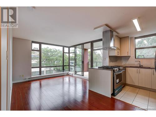 5Xx 5933 Cooney Road, Richmond, BC - Indoor Photo Showing Kitchen