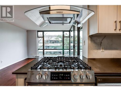 5Xx 5933 Cooney Road, Richmond, BC - Indoor Photo Showing Kitchen