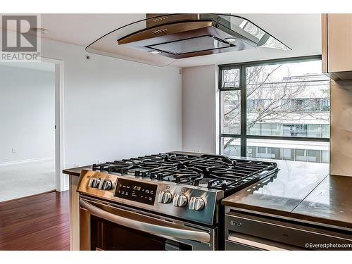 5Xx 5933 Cooney Road, Richmond, BC - Indoor Photo Showing Kitchen