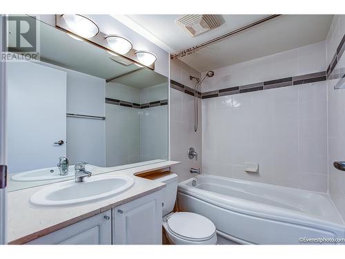 5Xx 5933 Cooney Road, Richmond, BC - Indoor Photo Showing Bathroom