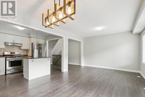 8 Toledo Lane, Brampton, ON - Indoor Photo Showing Kitchen With Upgraded Kitchen