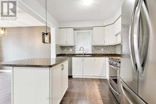 8 Toledo Lane, Brampton, ON - Indoor Photo Showing Kitchen With Upgraded Kitchen