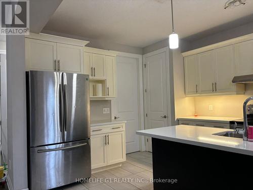 439 Sophia Crescent, London, ON - Indoor Photo Showing Kitchen With Upgraded Kitchen