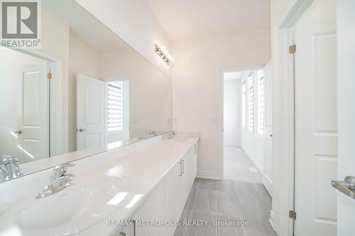 22 Wraggs Road, Bradford West Gwillimbury, ON - Indoor Photo Showing Bathroom