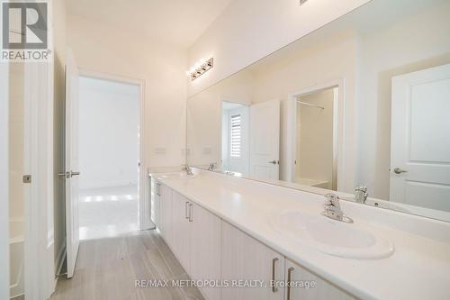 22 Wraggs Road, Bradford West Gwillimbury, ON - Indoor Photo Showing Bathroom