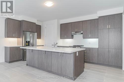 22 Wraggs Road, Bradford West Gwillimbury, ON - Indoor Photo Showing Kitchen With Stainless Steel Kitchen With Upgraded Kitchen